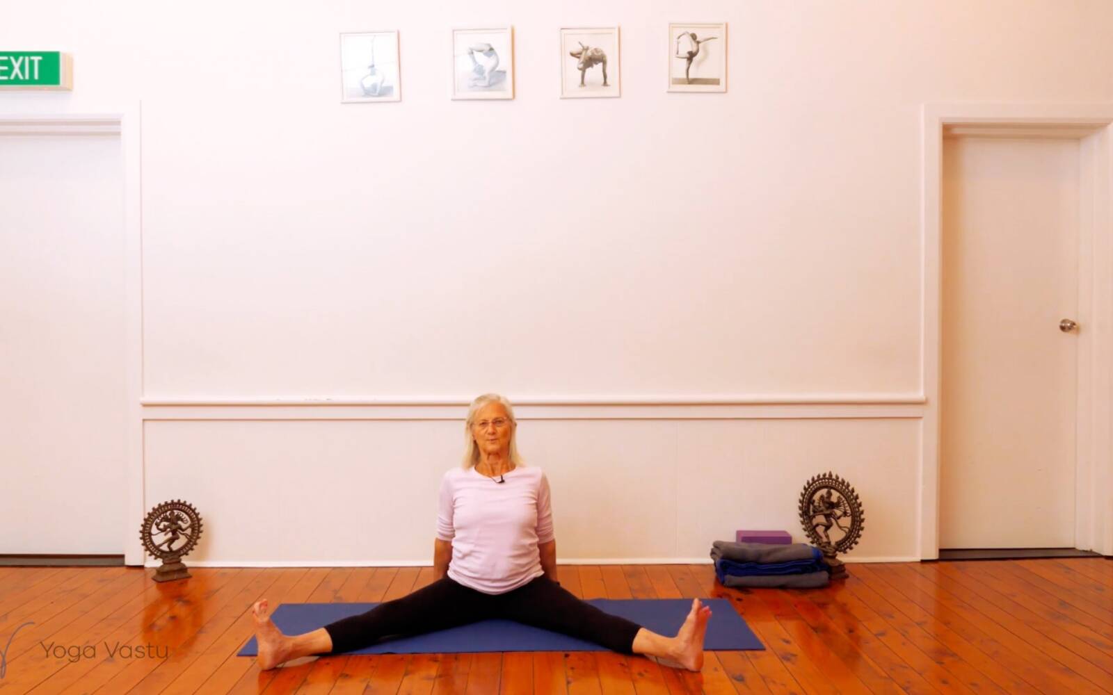 Online Iyengar yoga videos | The Concept of Timing in Standing Poses (Level 1/2)