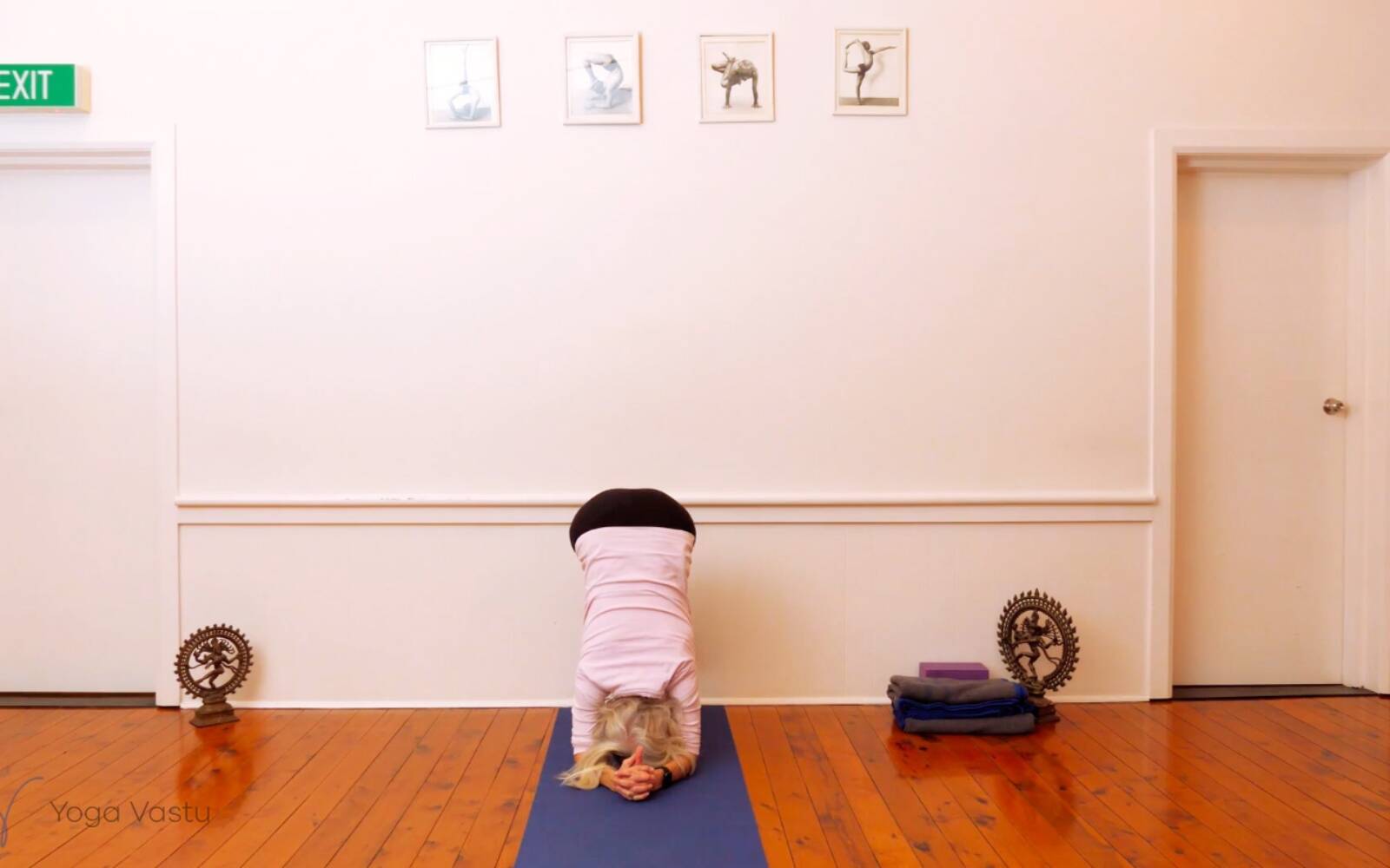 Online Iyengar yoga videos | The Concept of Timing in Standing Poses (Level 1/2)