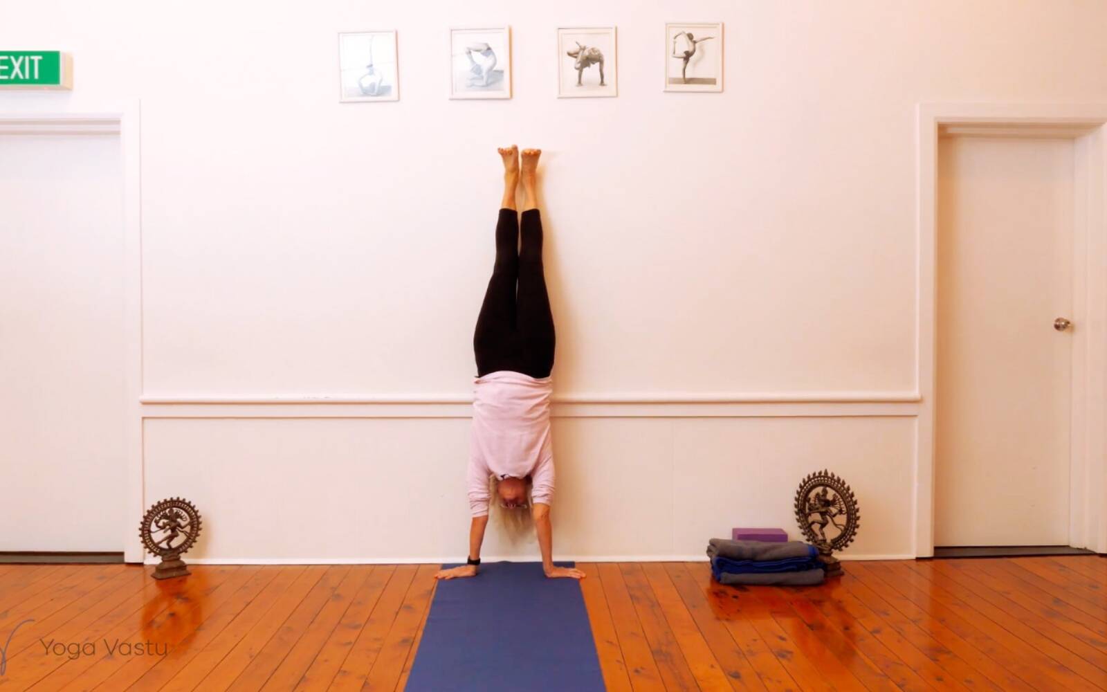 Online Iyengar yoga videos | The Concept of Timing in Standing Poses (Level 1/2)