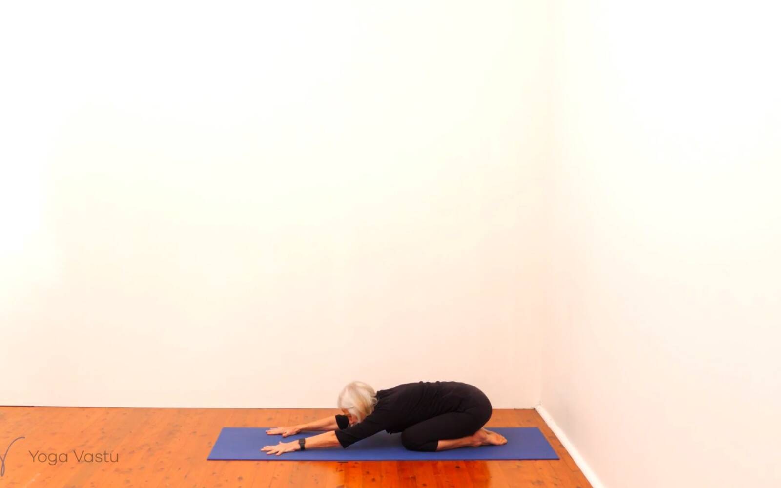 Online Iyengar yoga videos | Introduction to Backbends with Minimal Props (Beginners)