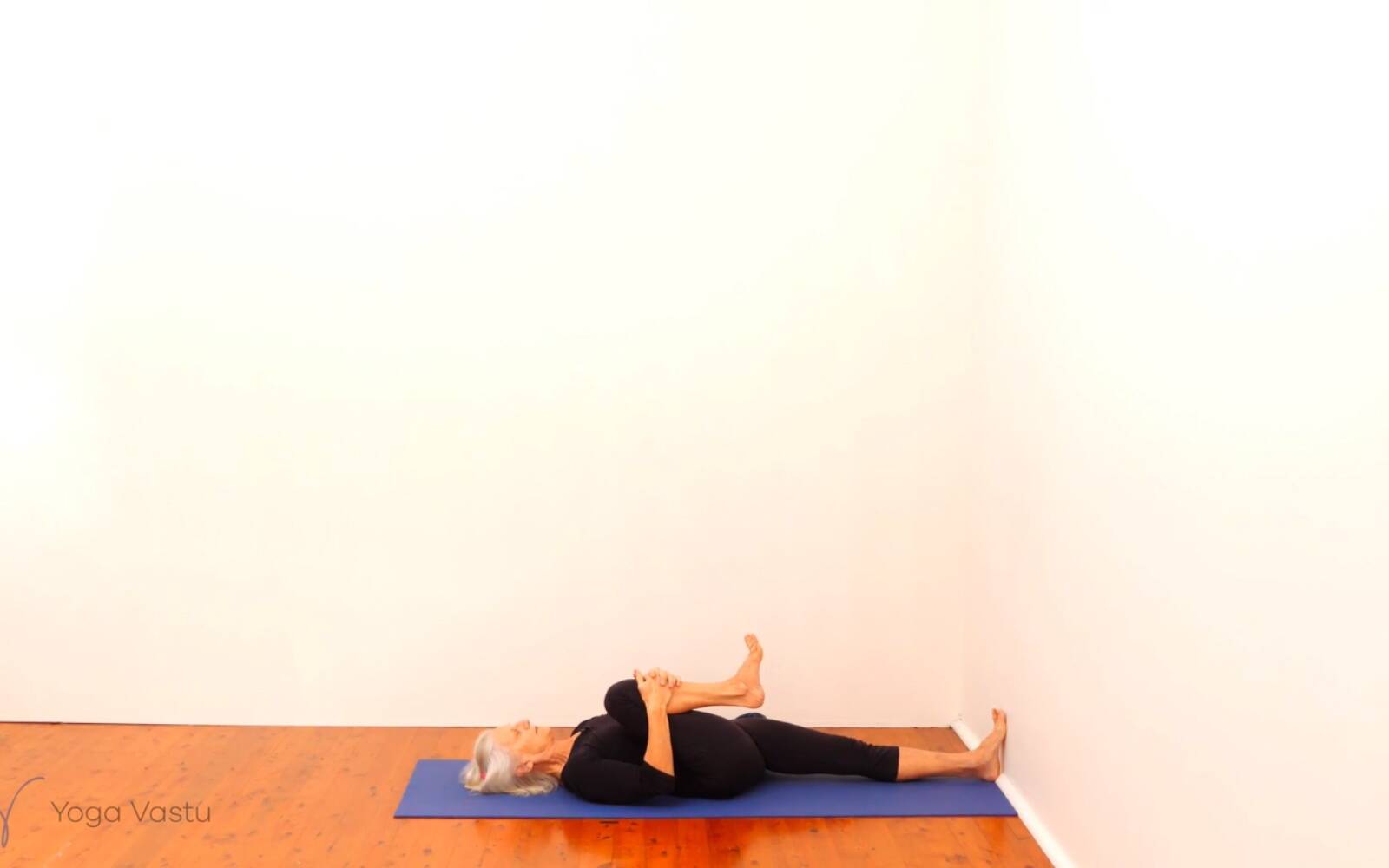Online Iyengar yoga videos | Introduction to Backbends with Minimal Props (Beginners)
