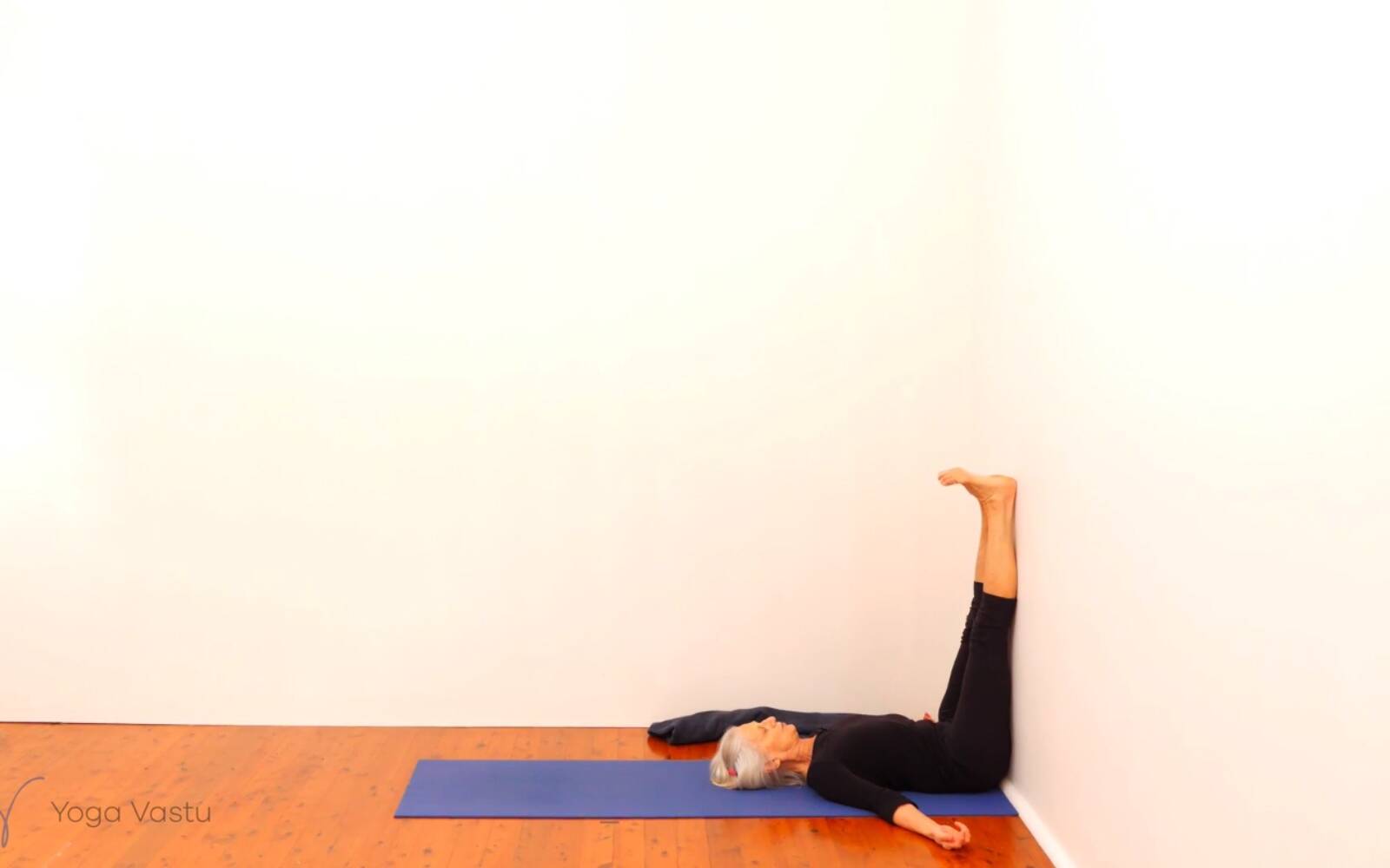 Online Iyengar yoga videos | Introduction to Backbends with Minimal Props (Beginners)