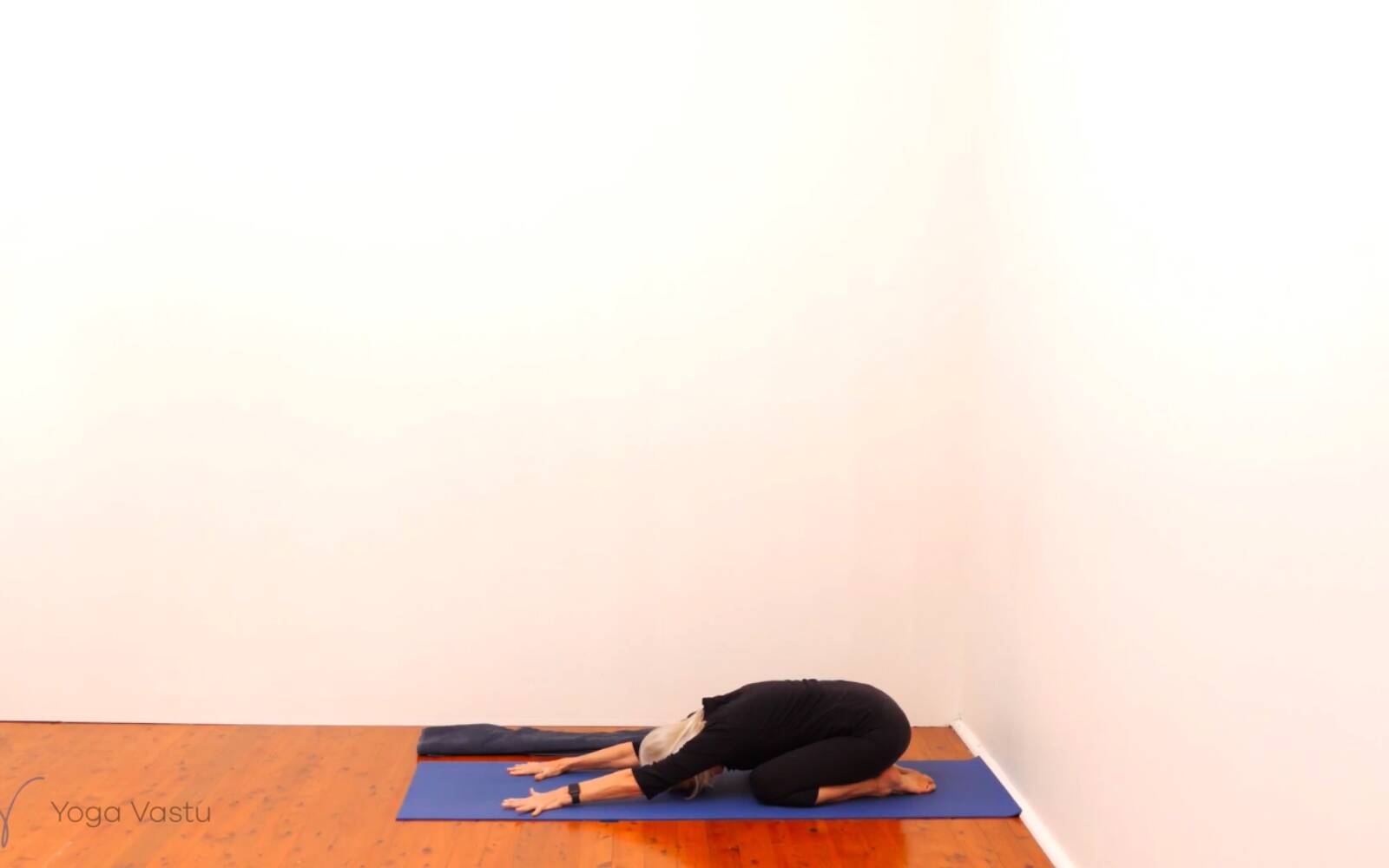 Online Iyengar yoga videos | Introduction to Backbends with Minimal Props (Beginners)
