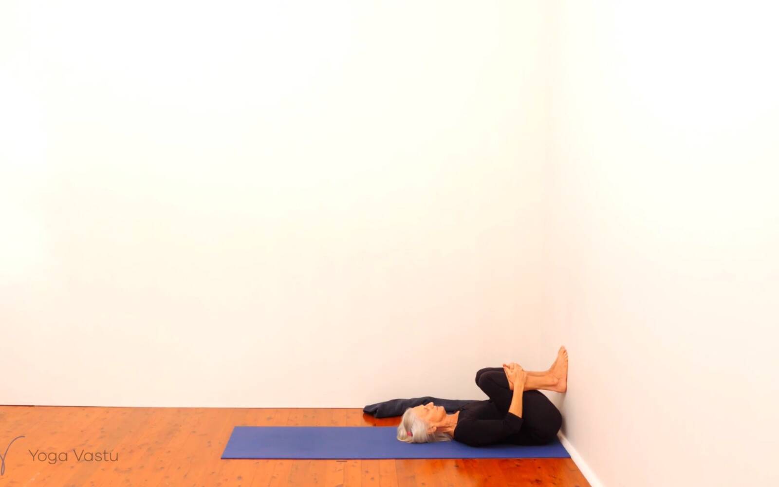Online Iyengar yoga videos | Introduction to Backbends with Minimal Props (Beginners)