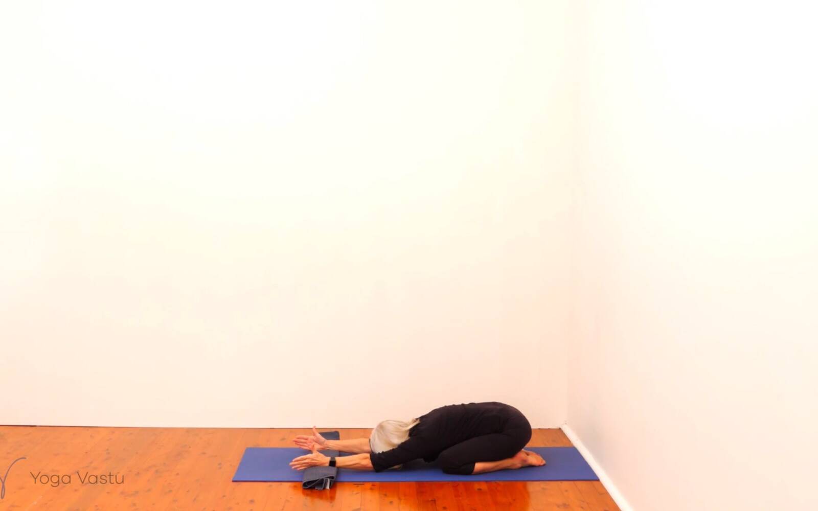 Online Iyengar yoga videos | Introduction to Backbends with Minimal Props (Beginners)