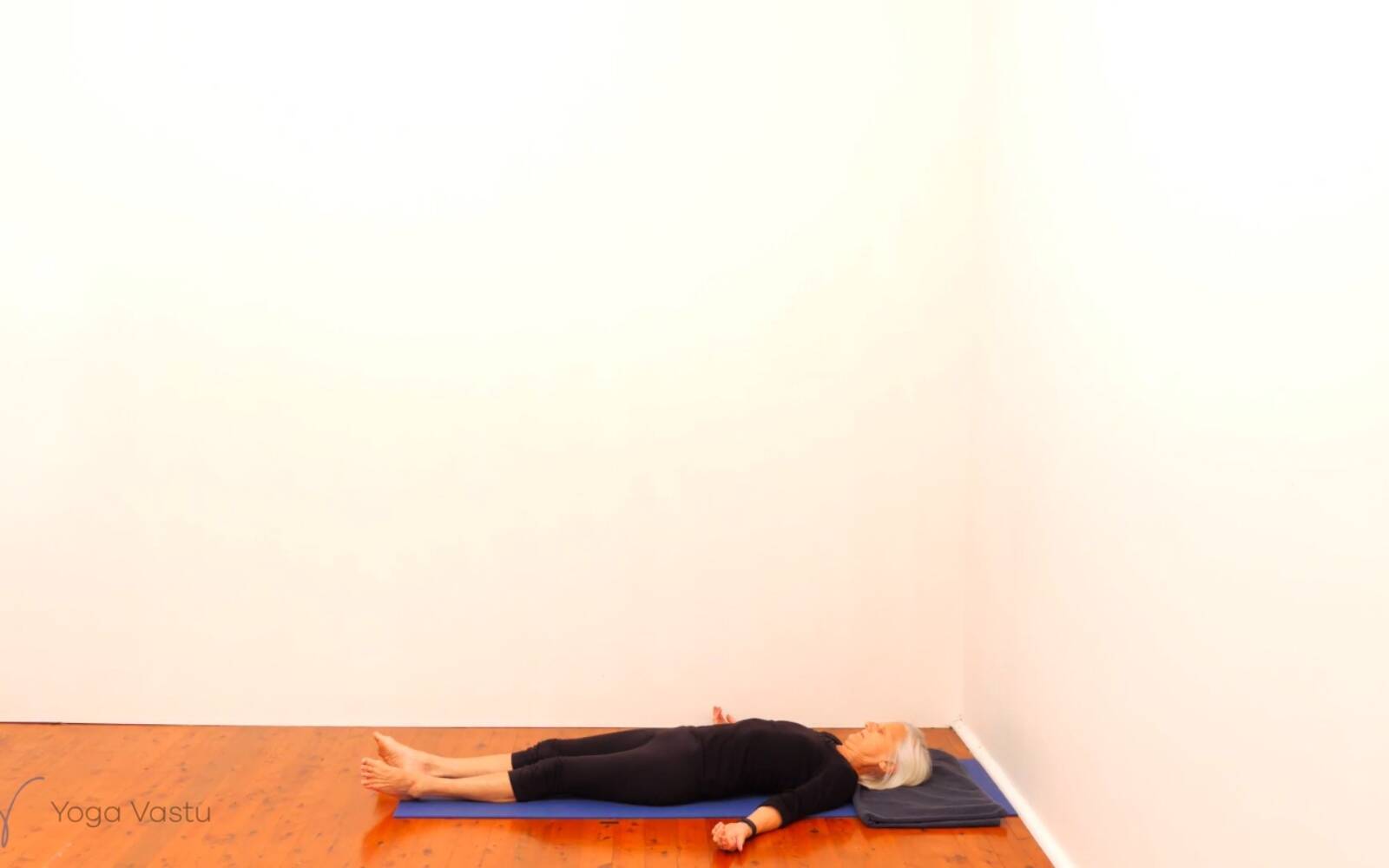 Online Iyengar yoga videos | Introduction to Backbends with Minimal Props (Beginners)