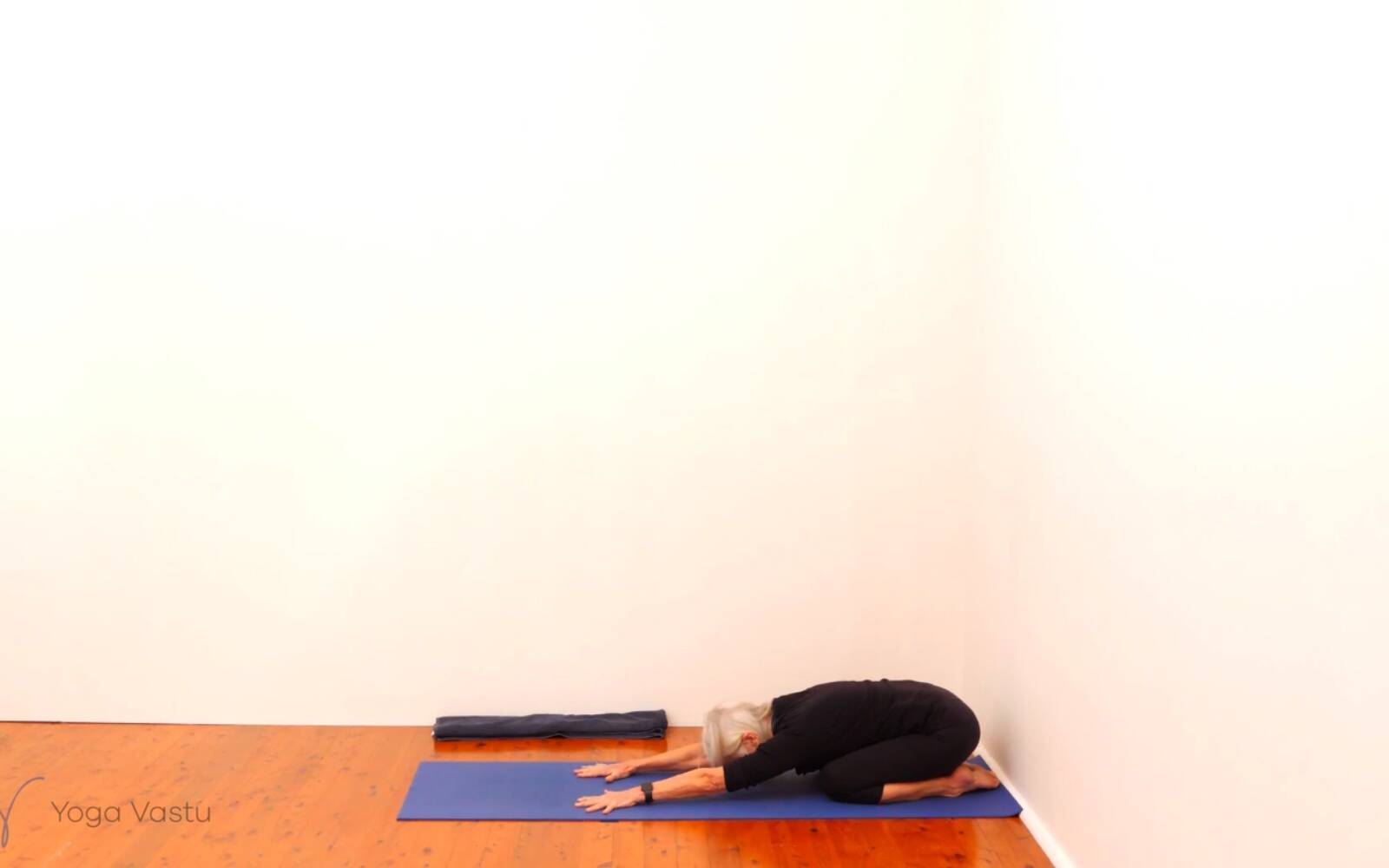 Online Iyengar yoga videos | Introduction to Backbends with Minimal Props (Beginners)