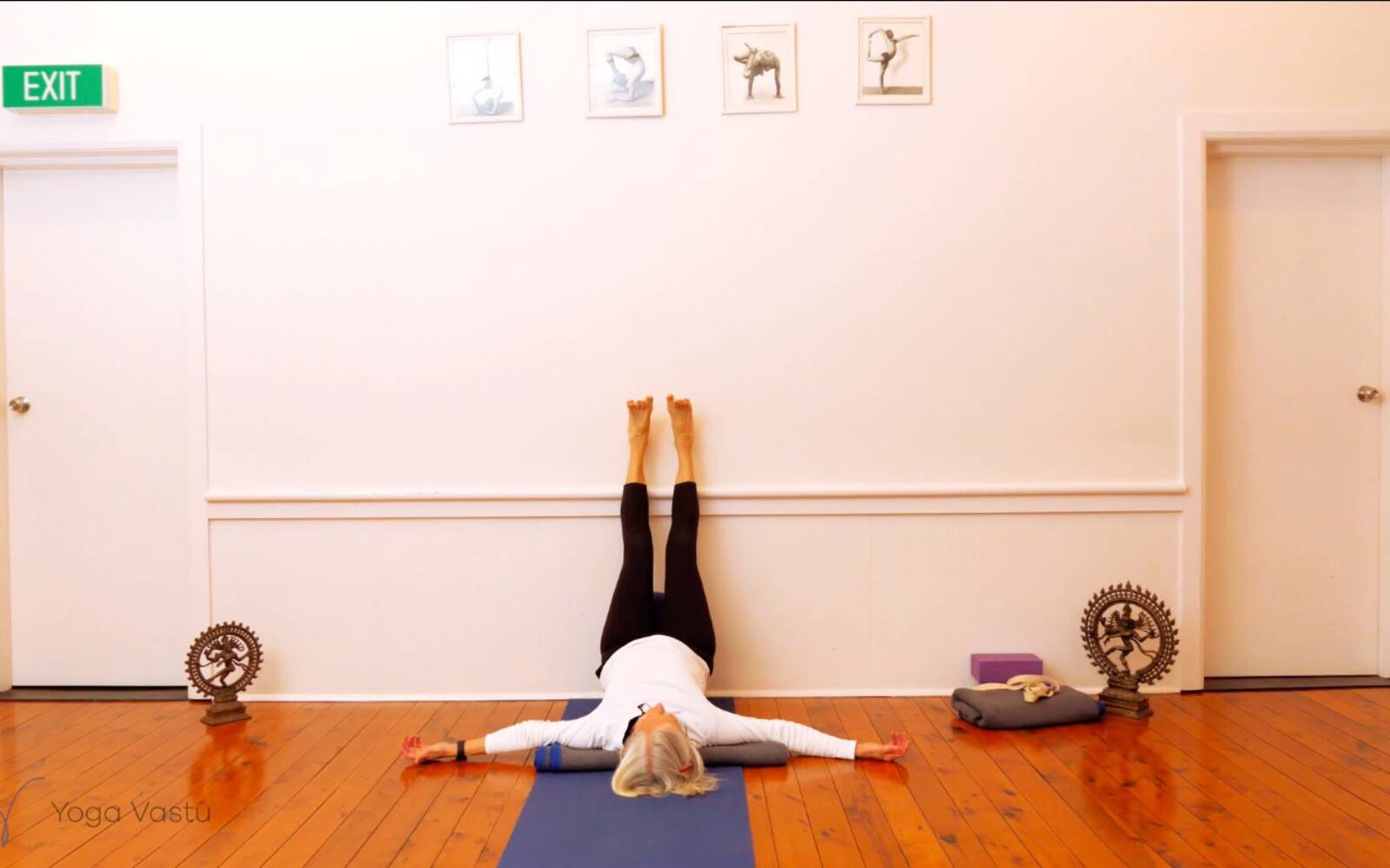 20 Minute Gentle Hatha Yoga Stretch — YOGABYCANDACE