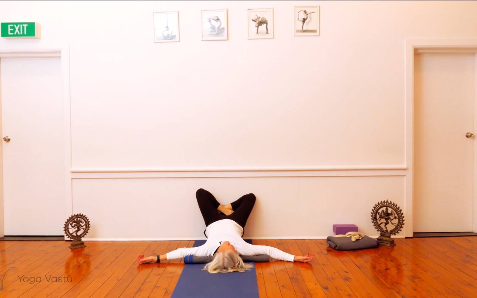 Online Iyengar yoga videos | Trying Out and Observing Different Pose Modifications (Level 3)