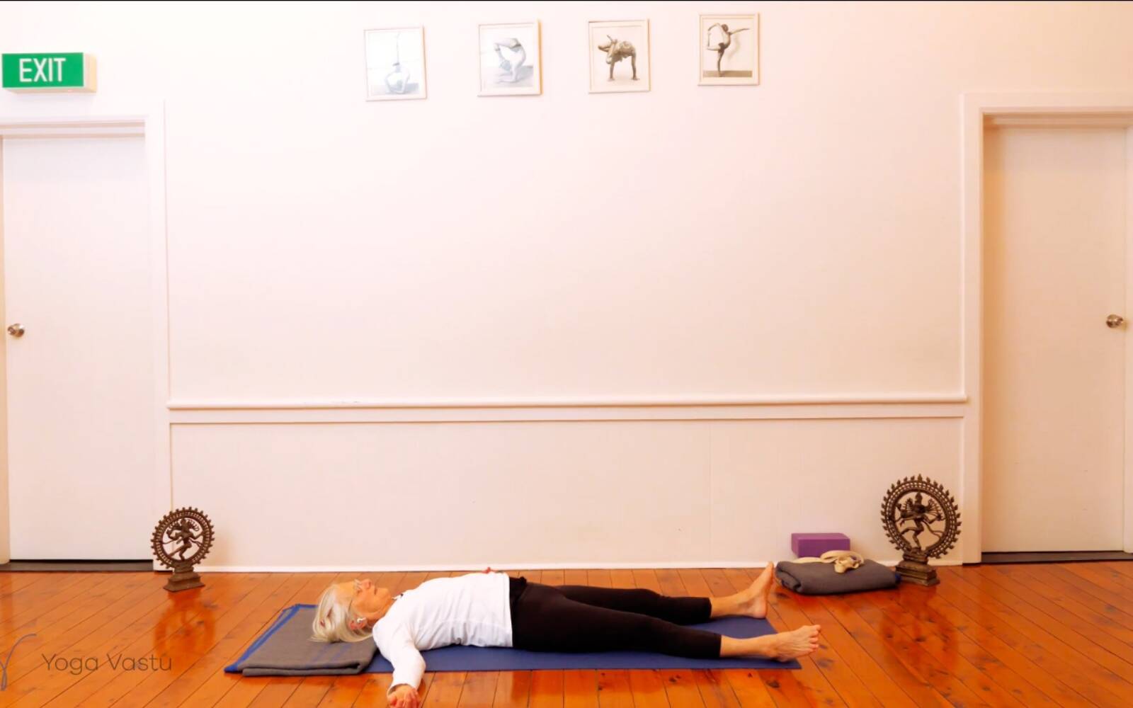 Online Iyengar yoga videos | Trying Out and Observing Different Pose Modifications (Level 3)