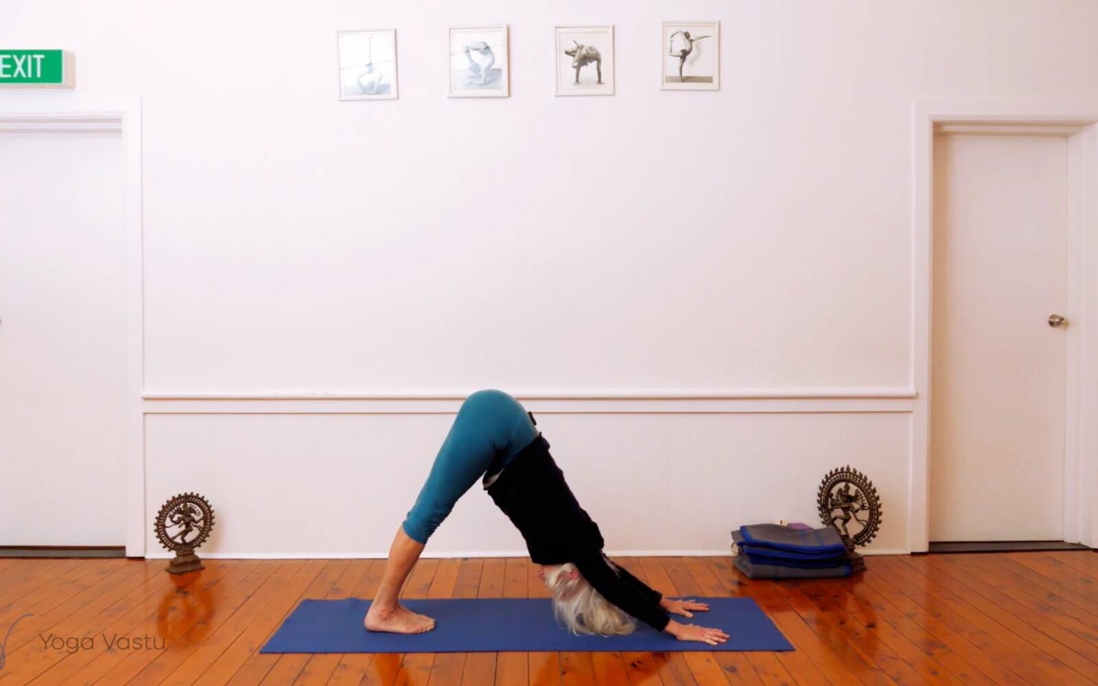 Yoga for herniated disc in lower back: The Cat & Cow stretch