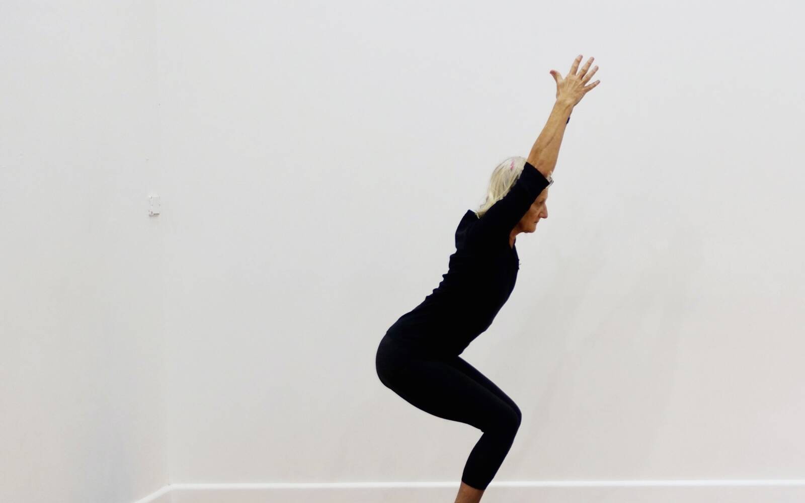 Online Iyengar yoga videos | Energising Half-Hour Session to Start the Day