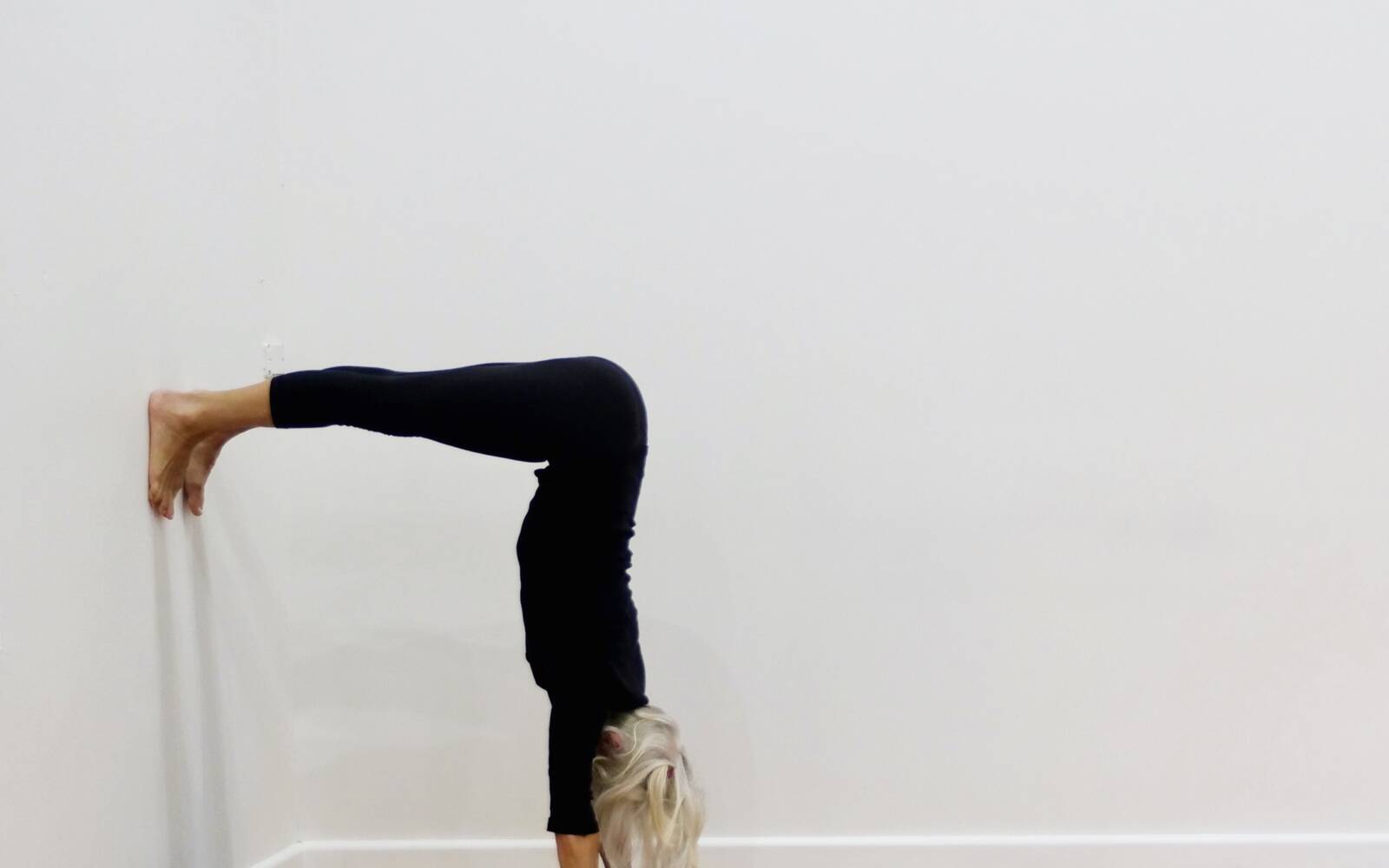 Online Iyengar yoga videos | Energising Half-Hour Session to Start the Day