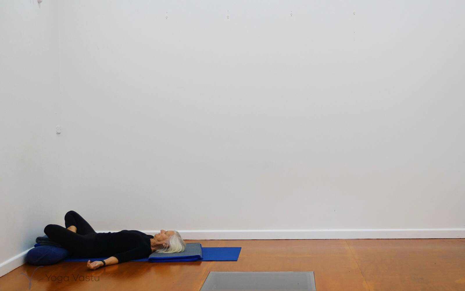 Online Iyengar yoga videos | A Stress-Relieving Half-Hour Session to End the Day