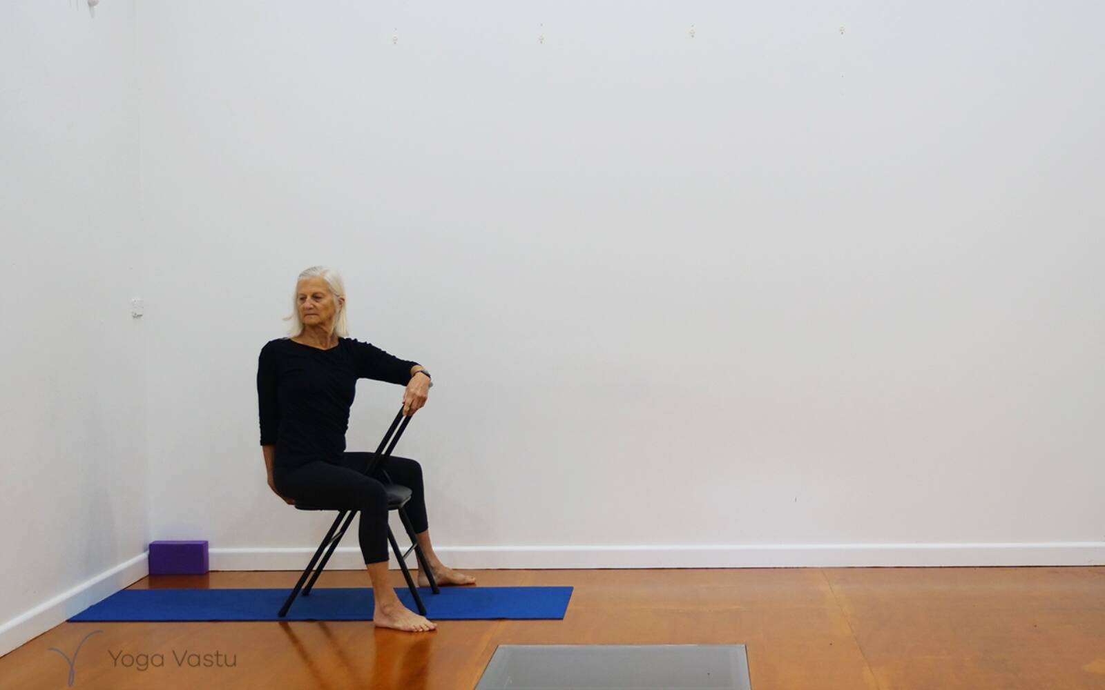 Online Iyengar yoga videos | A Stress-Relieving Half-Hour Session to End the Day