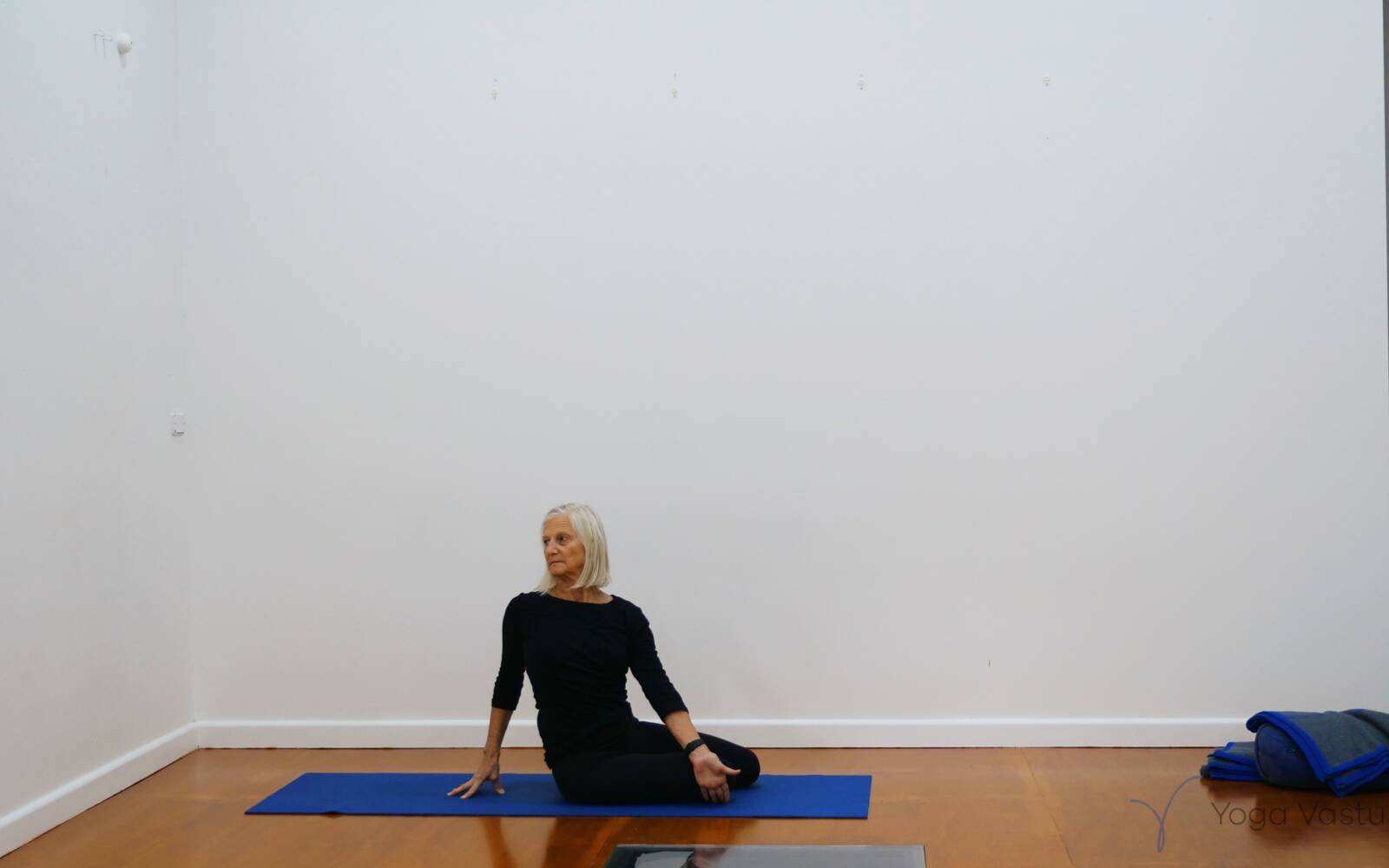 Online Iyengar yoga videos | Dynamic Session to Tone the Abdominals