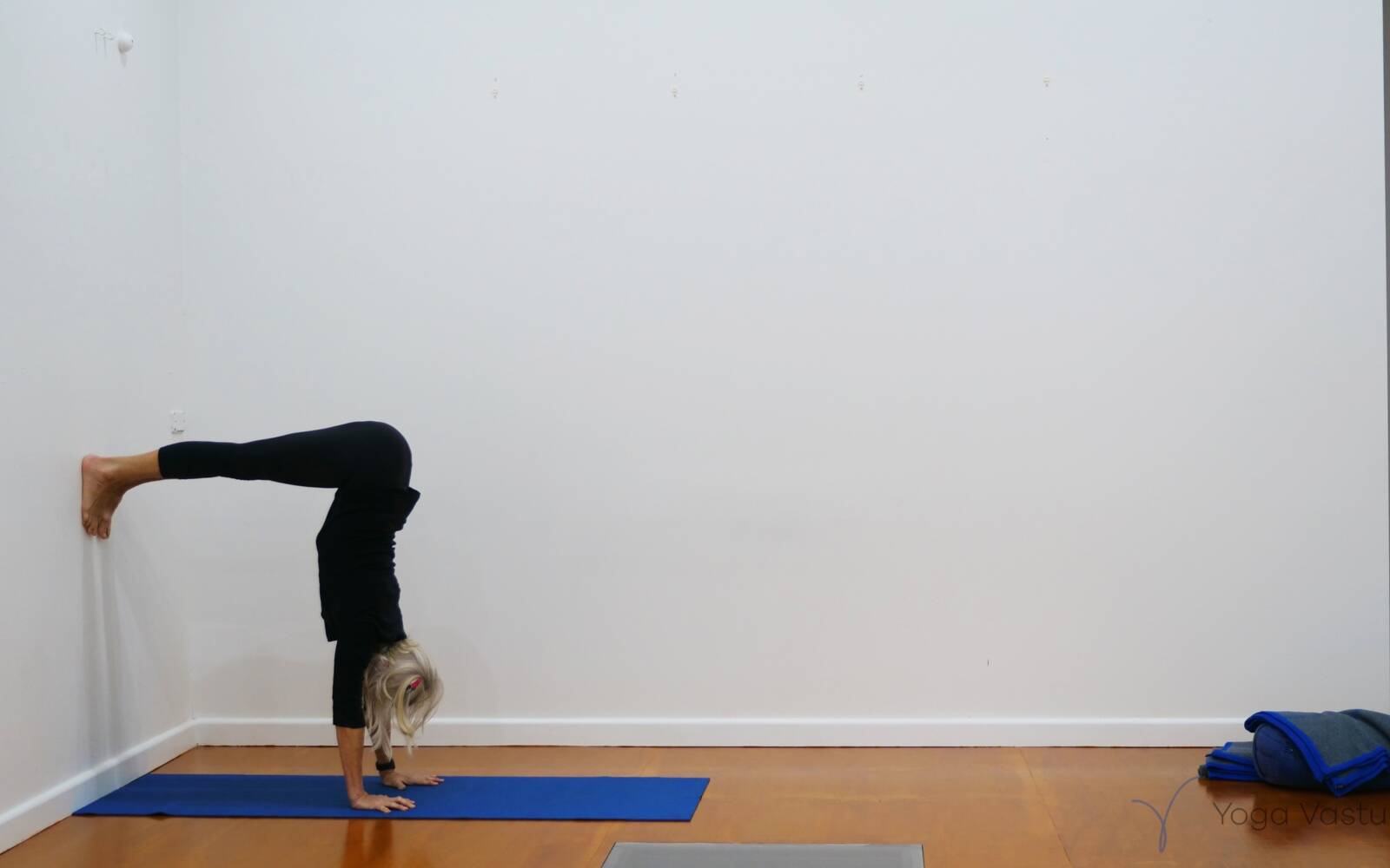 Online Iyengar yoga videos | Dynamic Session to Tone the Abdominals