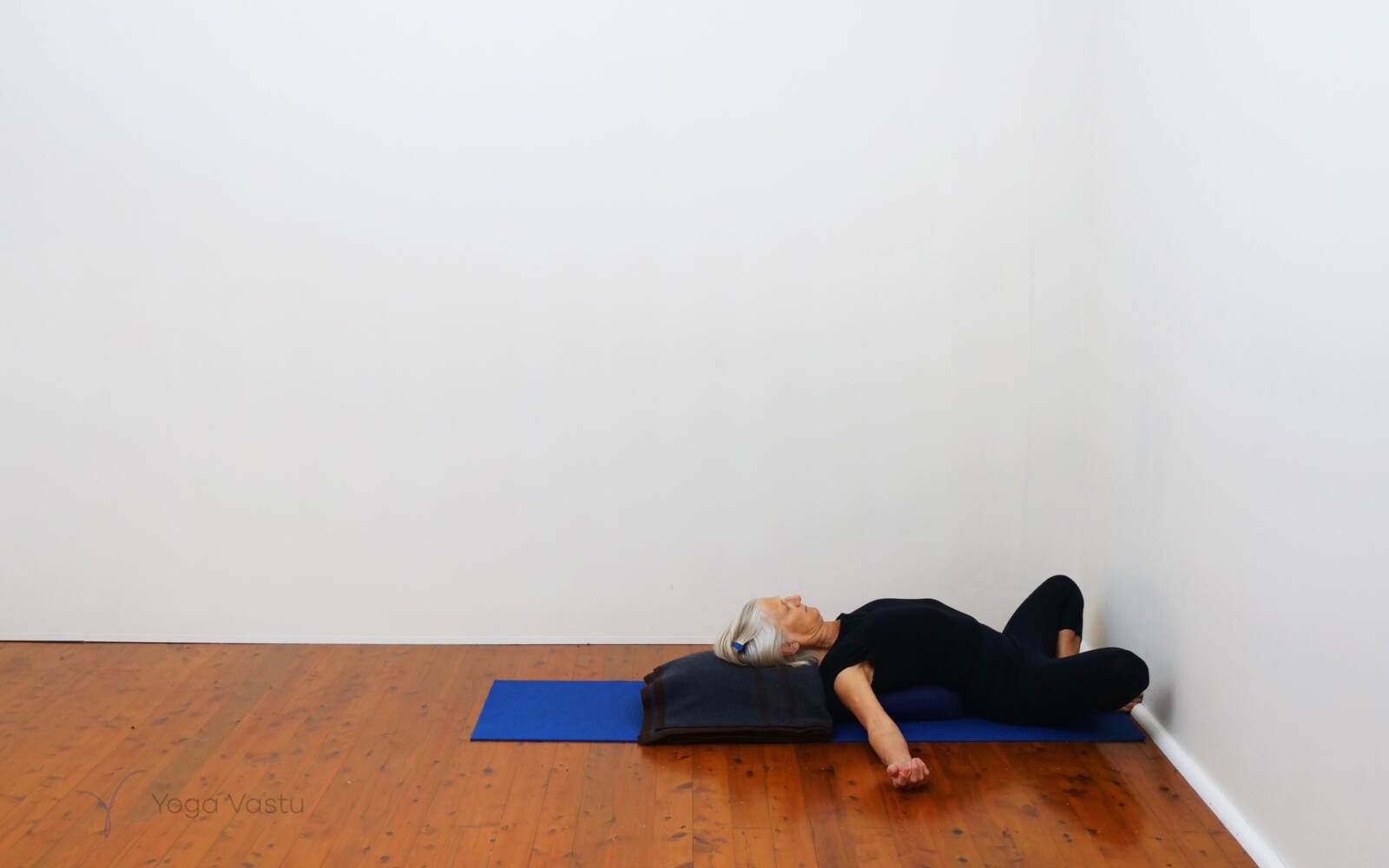 Online Iyengar yoga videos | Restorative and Pranayama to Facilitate Grounding
