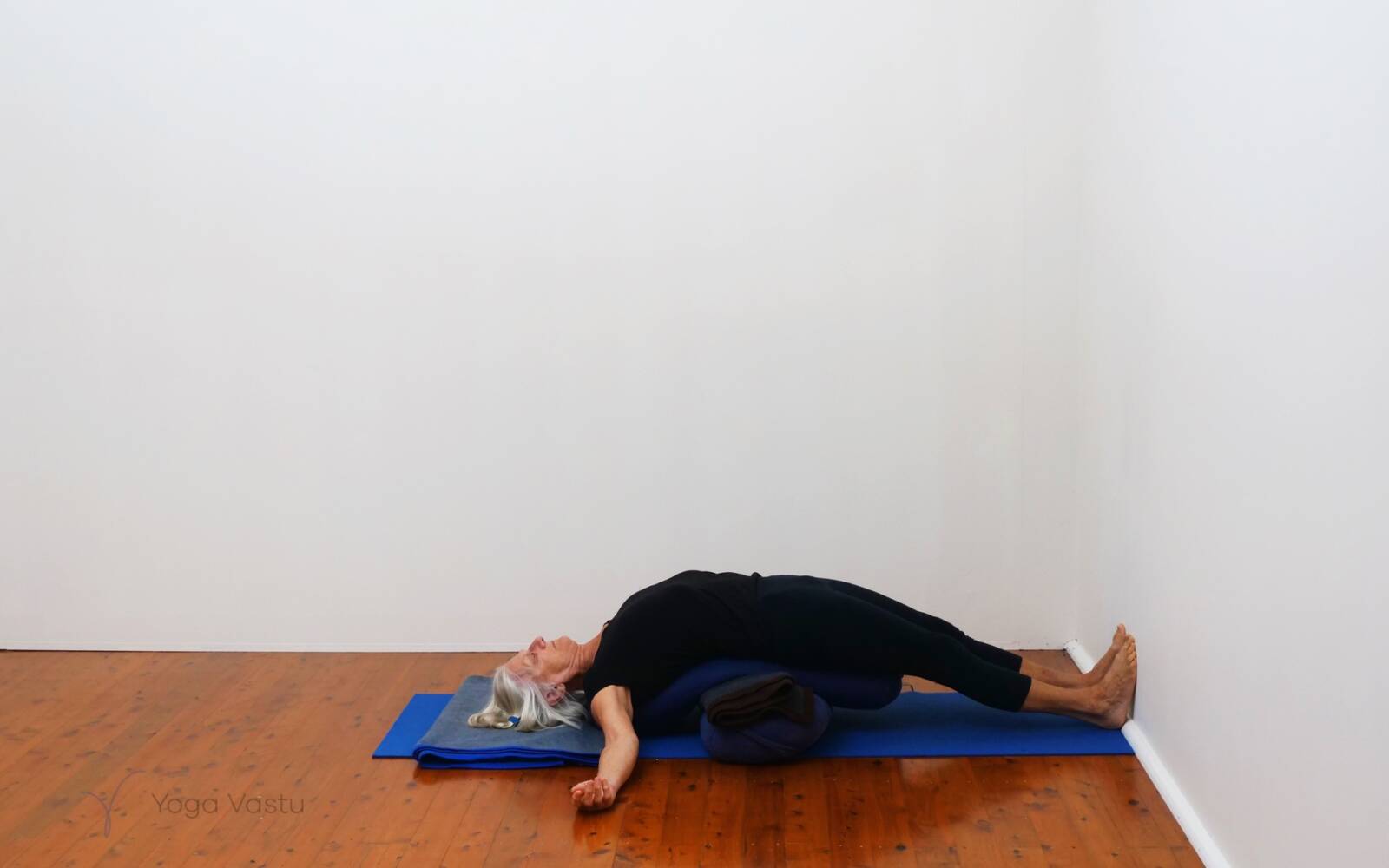 Online Iyengar yoga videos | Restorative and Pranayama to Facilitate Grounding
