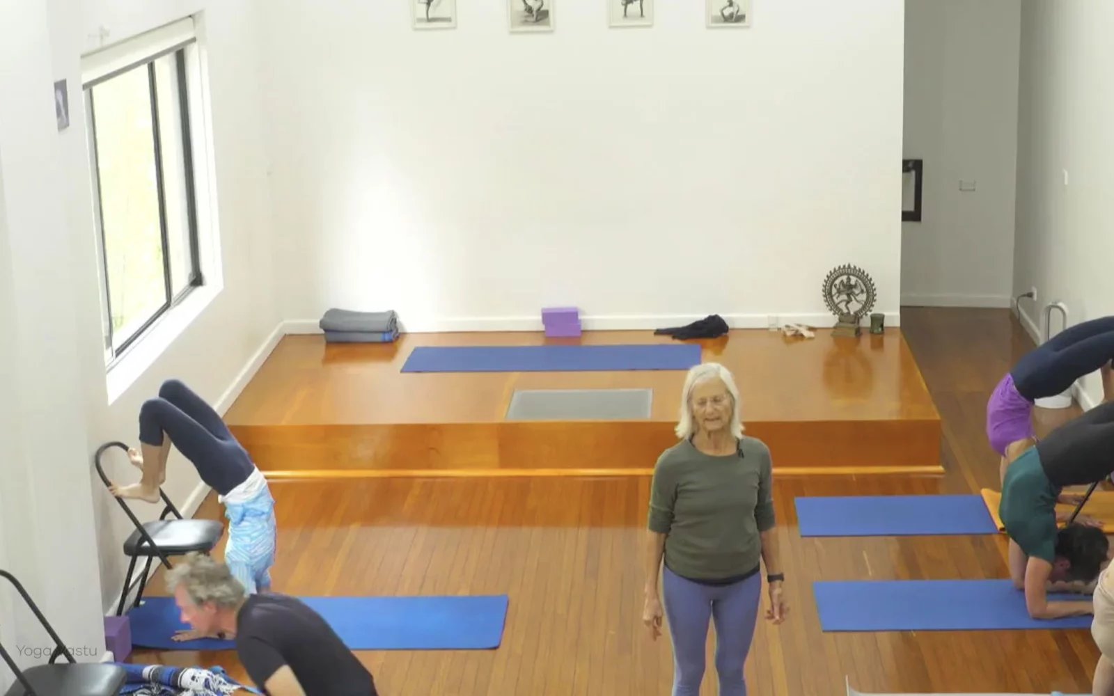 Online Iyengar yoga videos | Advanced Class 2: Finding your Center in Backbends and Inversions