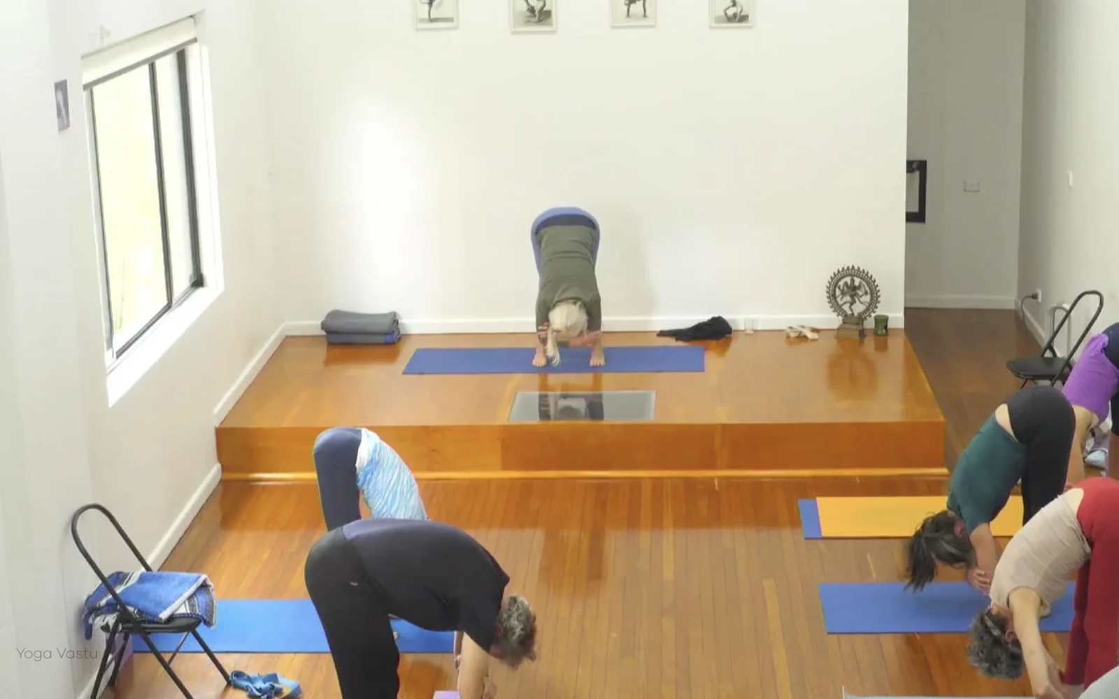 Online Iyengar yoga videos | Advanced Class 2: Finding your Center in Backbends and Inversions