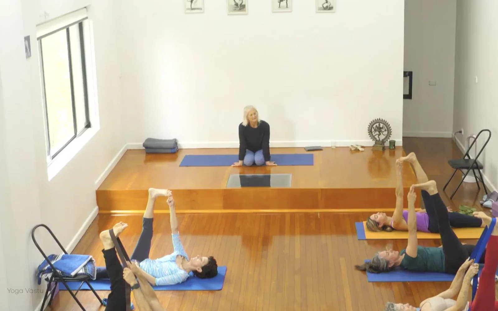 Online Iyengar yoga videos | Advanced Class 2: Finding your Center in Backbends and Inversions