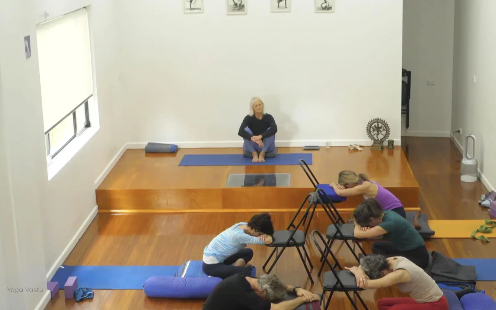 Online Iyengar yoga videos | Advanced Class 2: Finding your Center in Backbends and Inversions