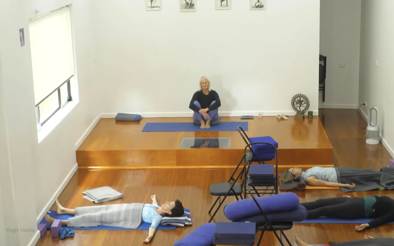 Online Iyengar yoga videos | Advanced Class 2: Finding your Center in Backbends and Inversions
