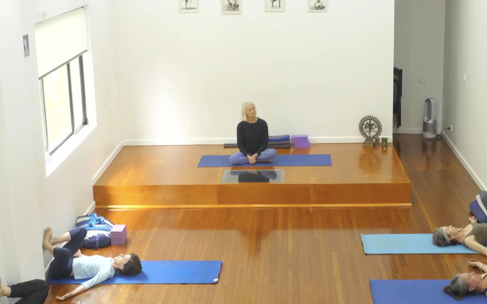 Online Iyengar yoga videos | Advanced Class 3: Finding your Neutral Space in Pranayama