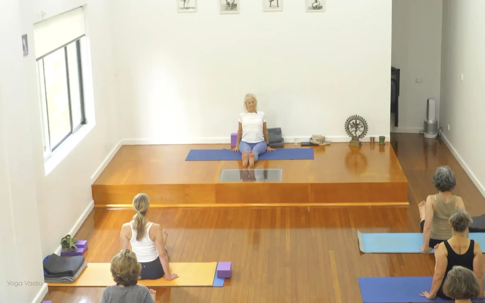 Online Iyengar yoga videos | Advanced Class 6: Expanding through the Chest and Collarbones