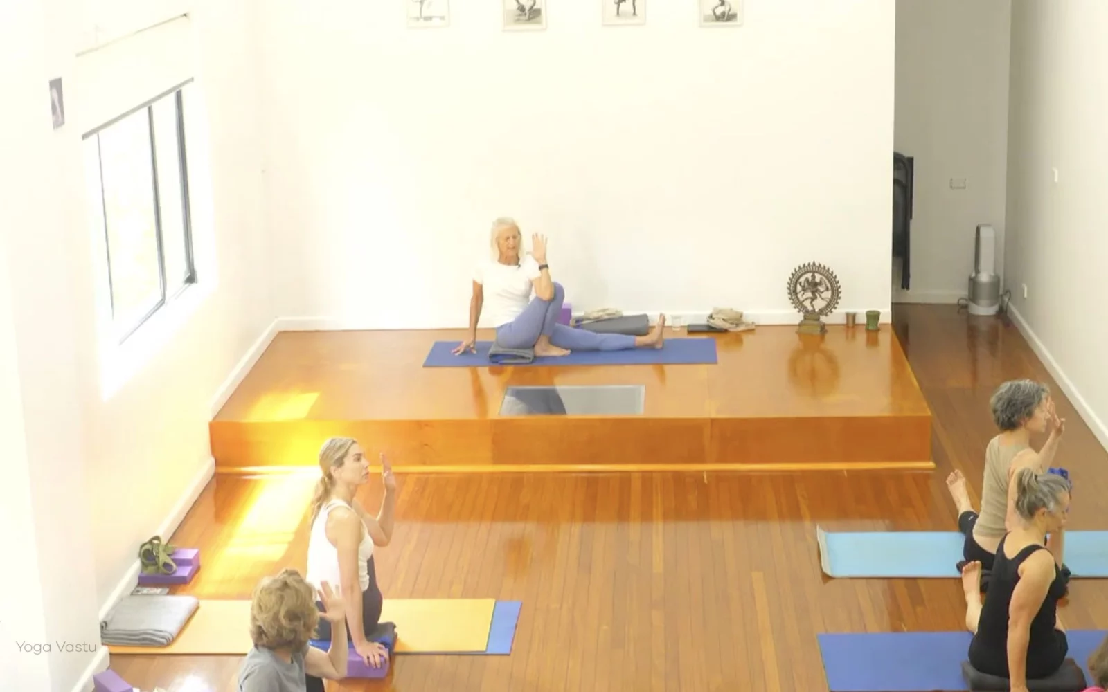 Online Iyengar yoga videos | Advanced Class 6: Expanding through the Chest and Collarbones