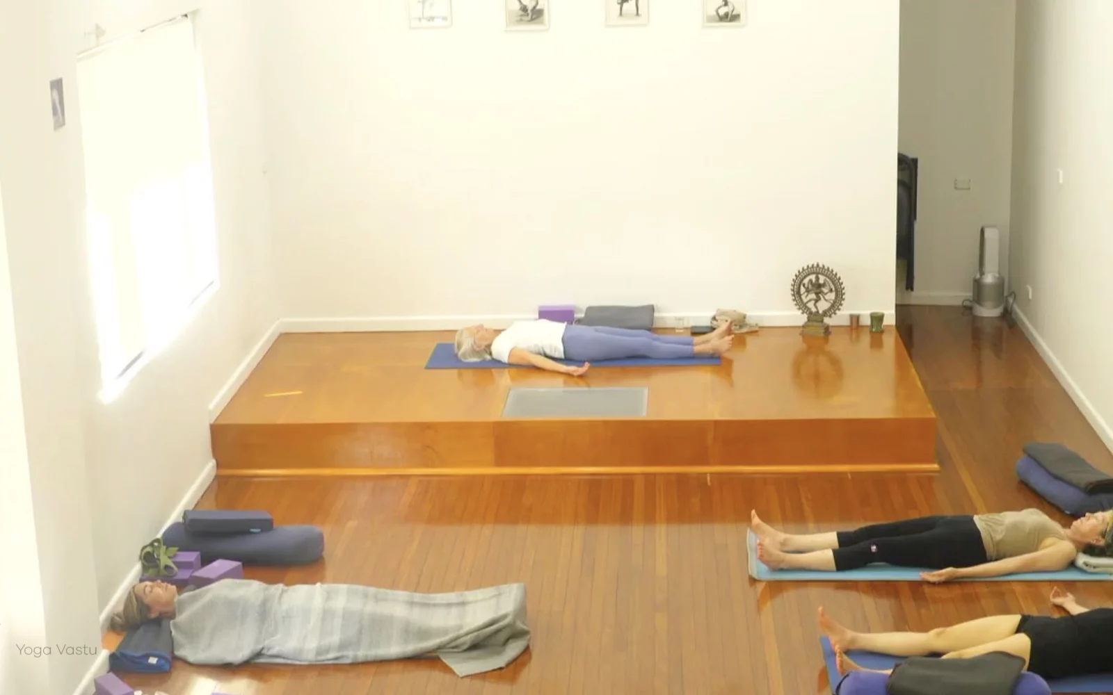 Online Iyengar yoga videos | Advanced Class 6: Expanding through the Chest and Collarbones