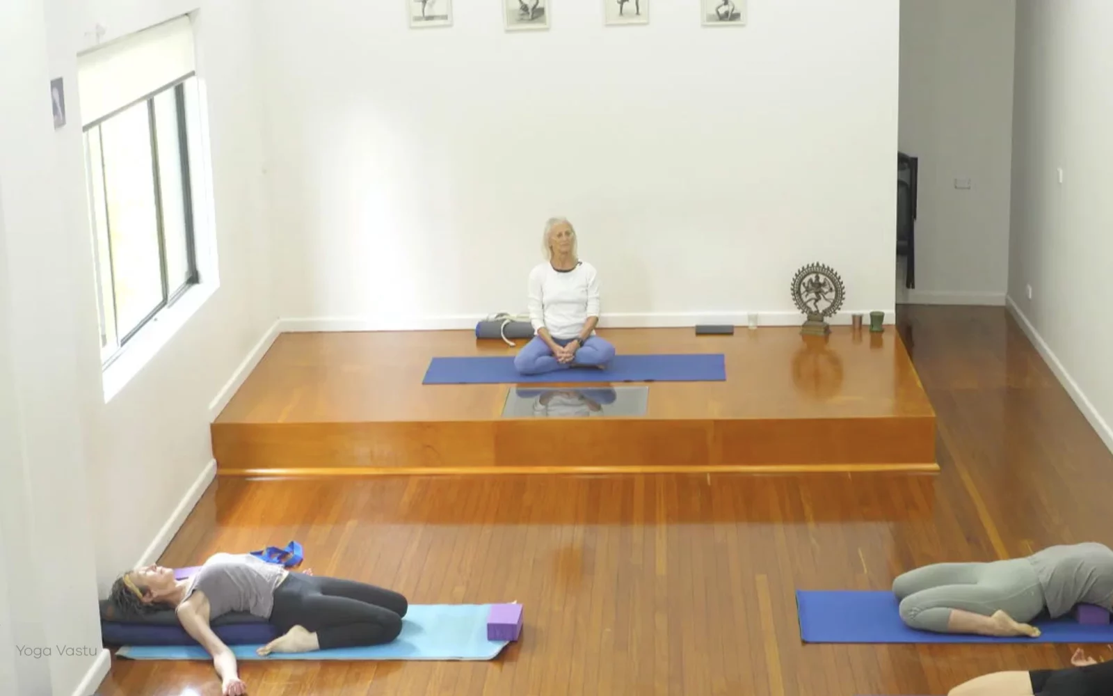 Online Iyengar yoga videos | Advanced Class 7: Spreading Through the Collarbones in Backbends