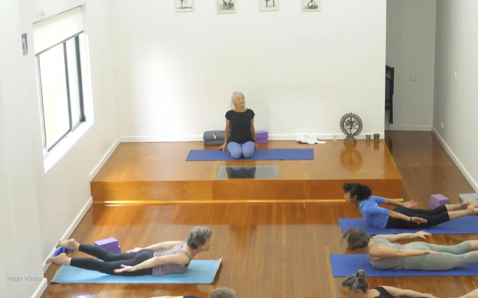Online Iyengar yoga videos | Advanced Class 7: Spreading Through the Collarbones in Backbends