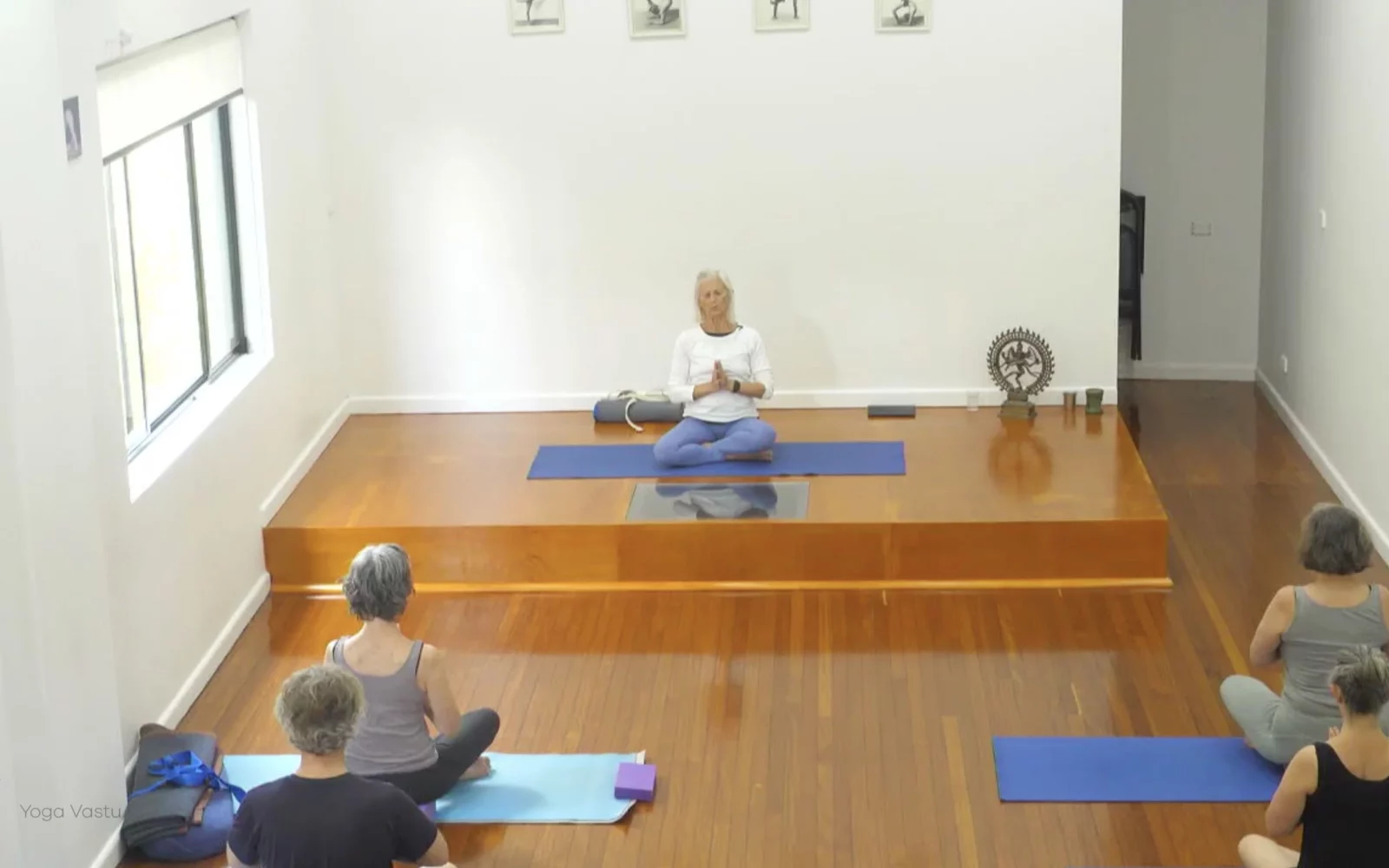 Online Iyengar yoga videos | Advanced Class 7: Spreading Through the Collarbones in Backbends