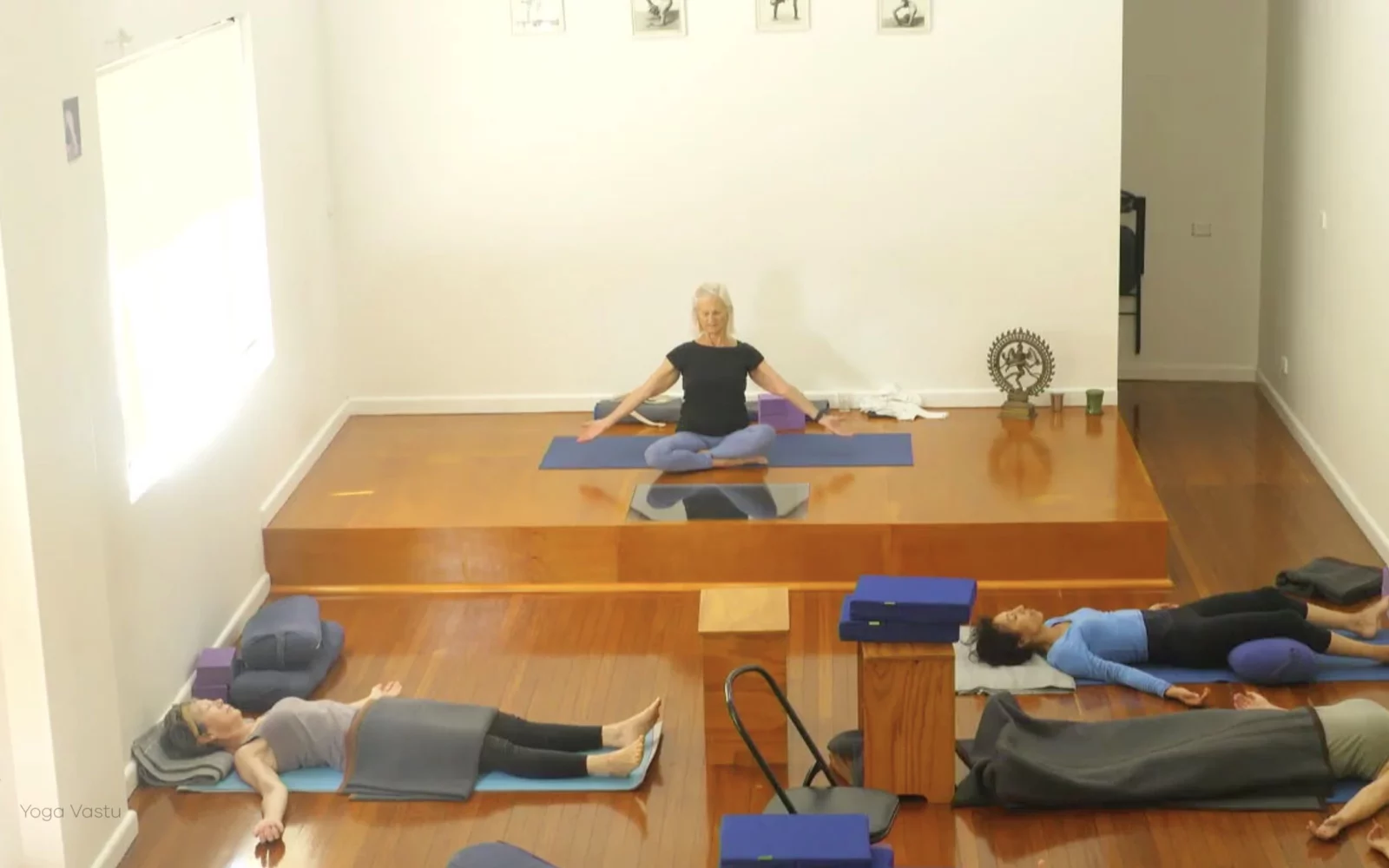 Online Iyengar yoga videos | Advanced Class 7: Spreading Through the Collarbones in Backbends
