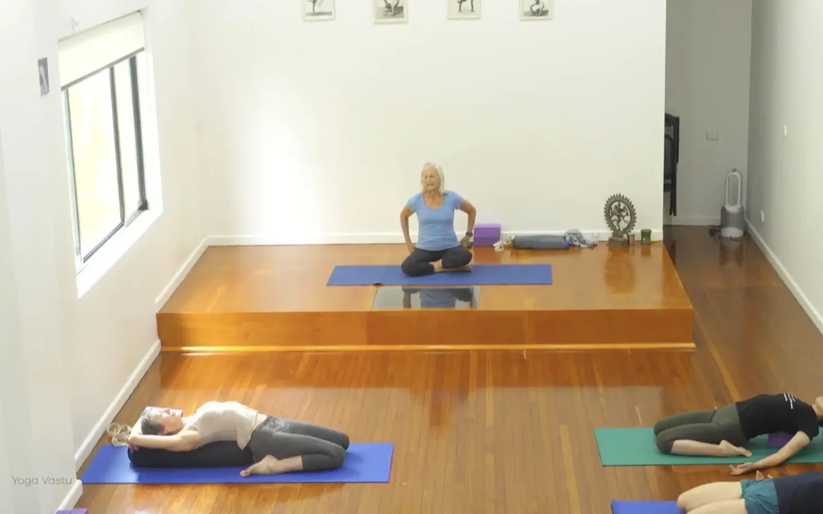 Online Iyengar yoga videos | Advanced Class 10: Balancing Standing Poses and Abdominal Strengthening