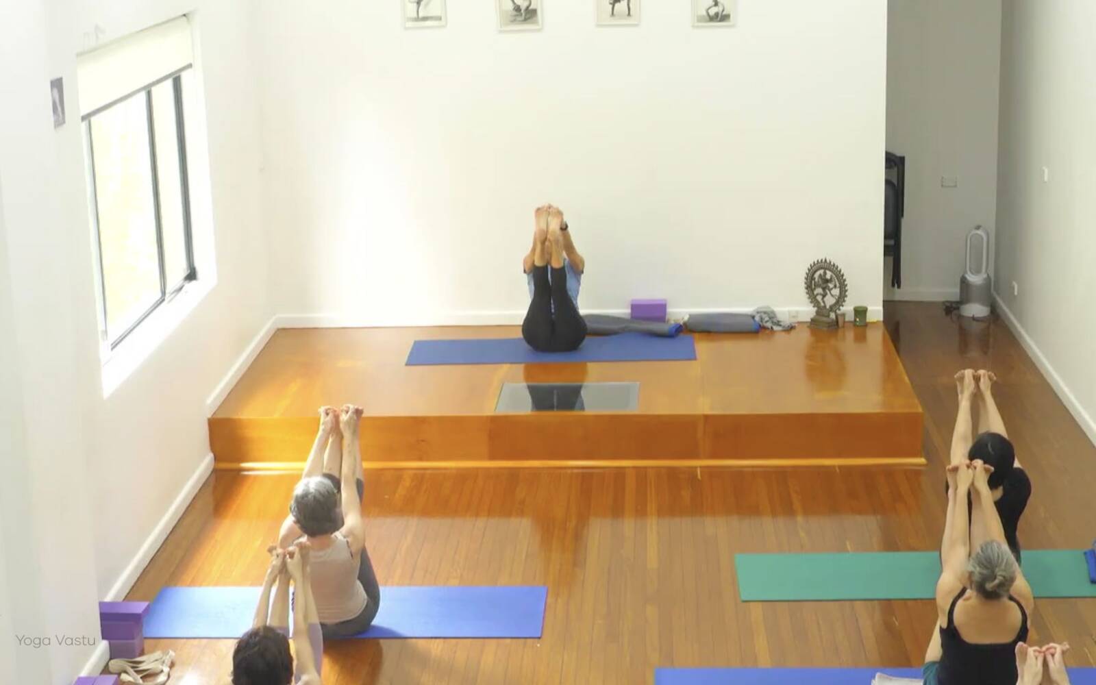 Online Iyengar yoga videos | Advanced Class 10: Balancing Standing Poses and Abdominal Strengthening