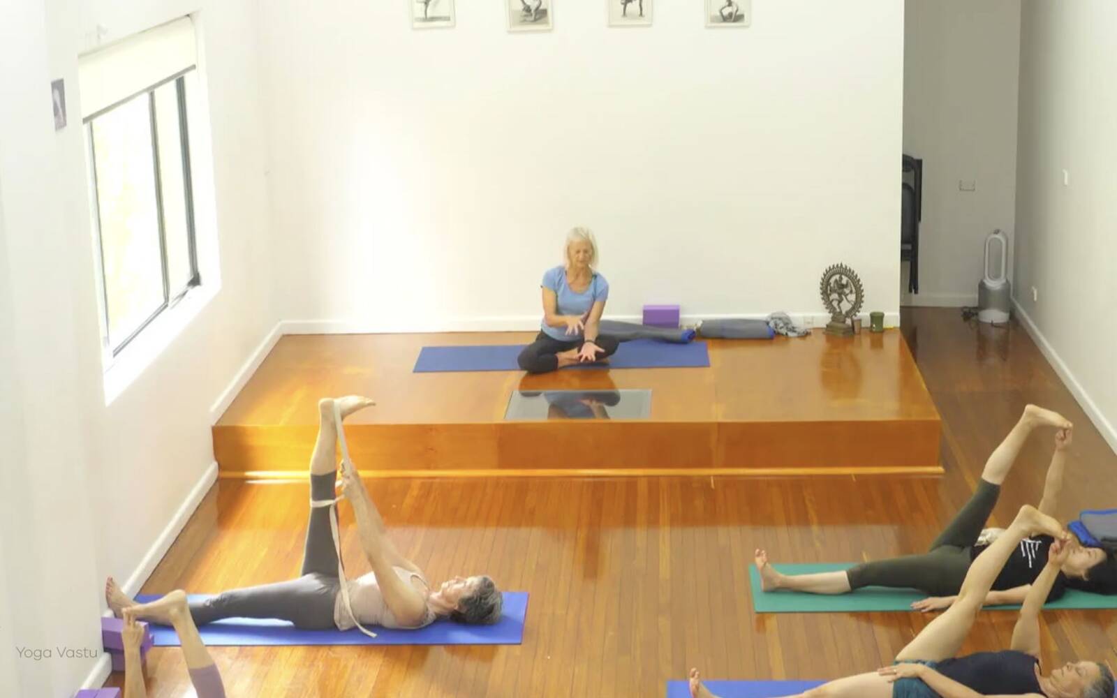 Online Iyengar yoga videos | Advanced Class 10: Balancing Standing Poses and Abdominal Strengthening
