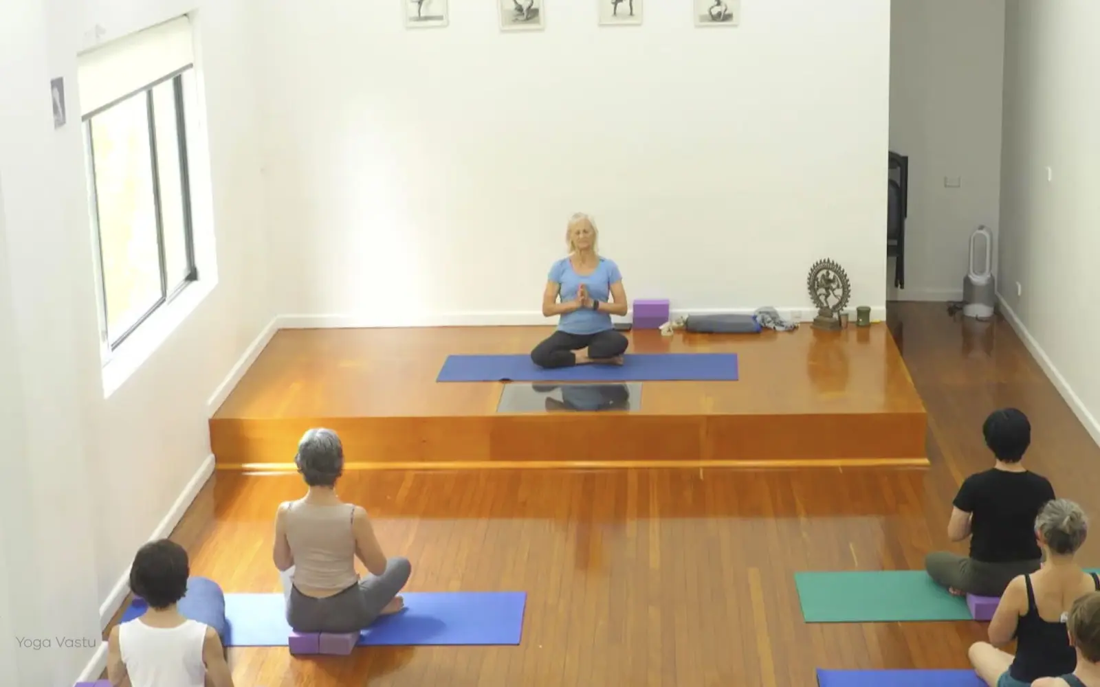 Online Iyengar yoga videos | Advanced Class 10: Balancing Standing Poses and Abdominal Strengthening