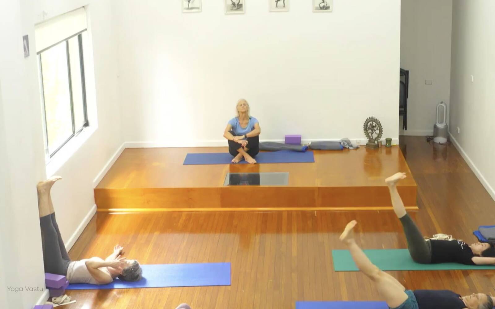 Online Iyengar yoga videos | Advanced Class 10: Balancing Standing Poses and Abdominal Strengthening