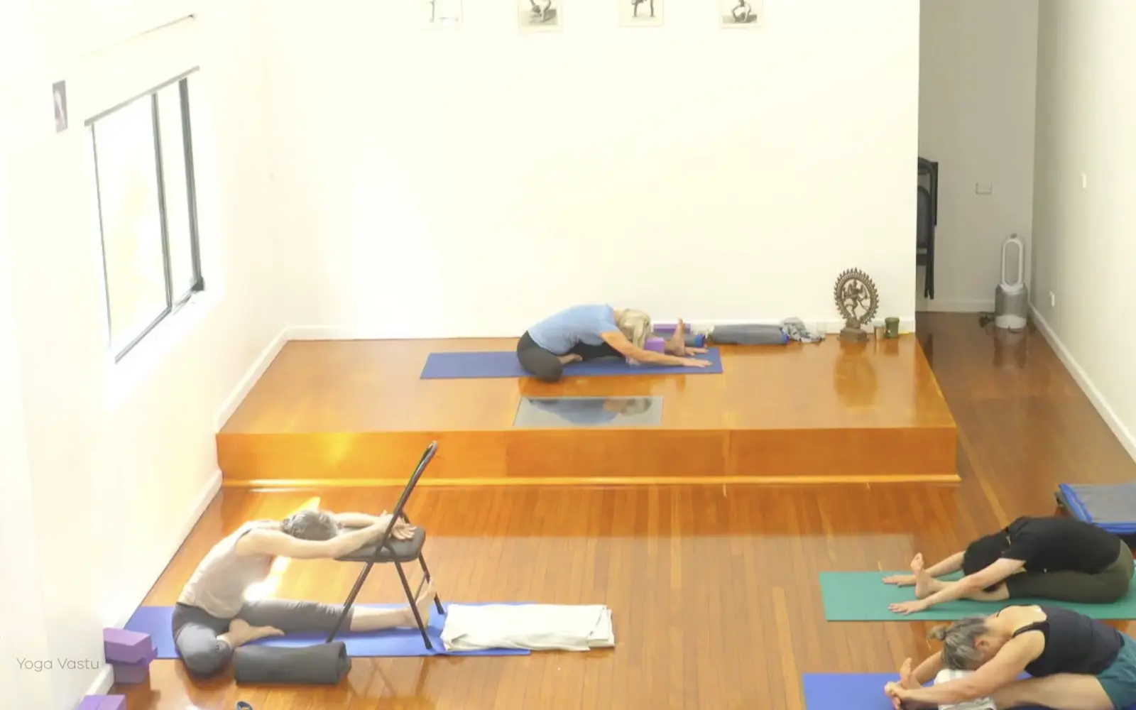 Online Iyengar yoga videos | Advanced Class 10: Balancing Standing Poses and Abdominal Strengthening